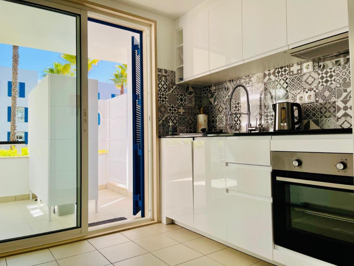 Angies Marina Apartment, Includes 2 Free Passes For The Marina Pool ラゴス エクステリア 写真