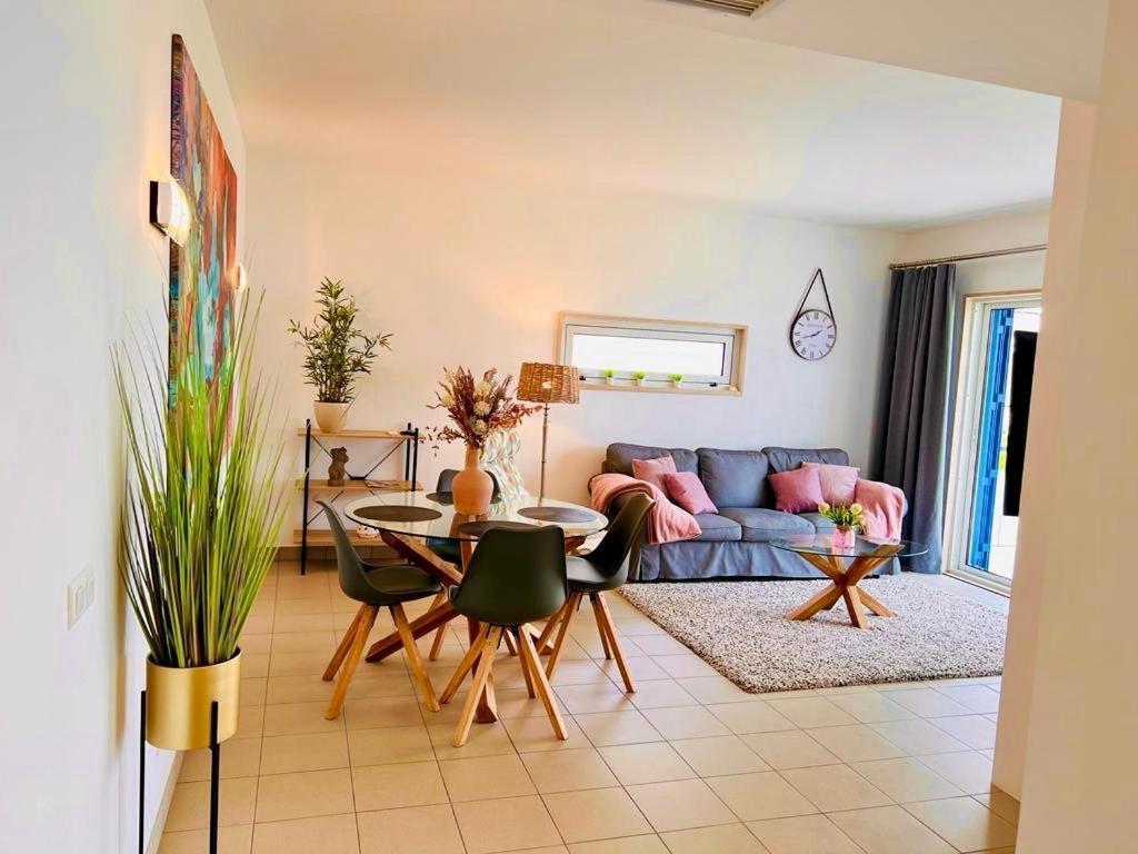 Angies Marina Apartment, Includes 2 Free Passes For The Marina Pool ラゴス エクステリア 写真