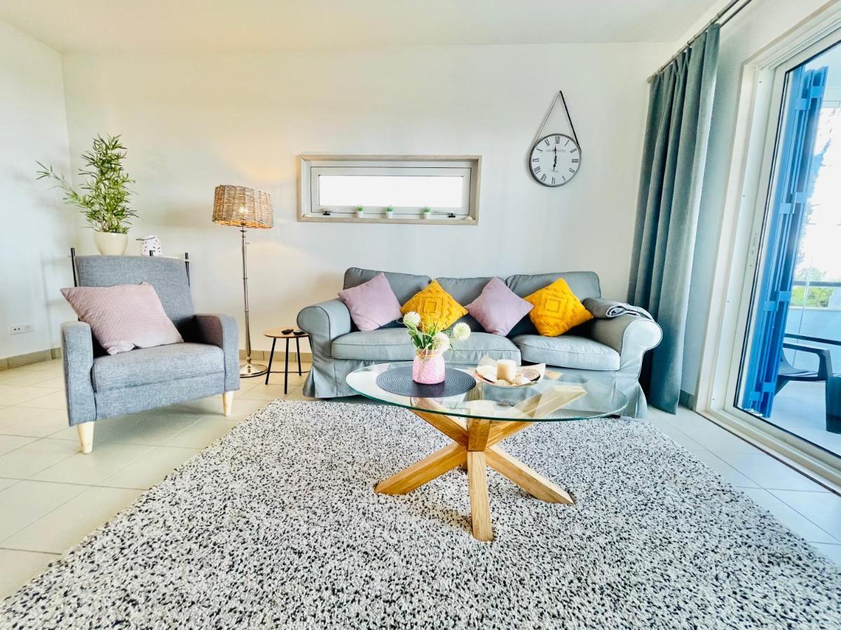 Angies Marina Apartment, Includes 2 Free Passes For The Marina Pool ラゴス エクステリア 写真